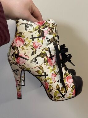 Iron Fist platform rose skull print goth grunge boot pumps - Size 9